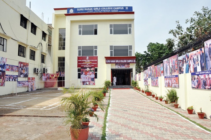 https://cache.careers360.mobi/media/colleges/social-media/media-gallery/21410/2018/12/10/Campus View of Guru Nanak Girls College Yamuna Nagar_Campus-View.jpg